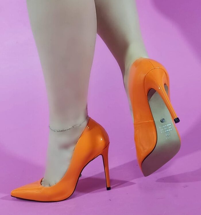 Scarpin Classic verniz amarelo - Imagem 2