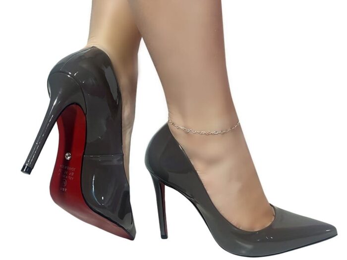 Scarpin Classic verniz chumbo