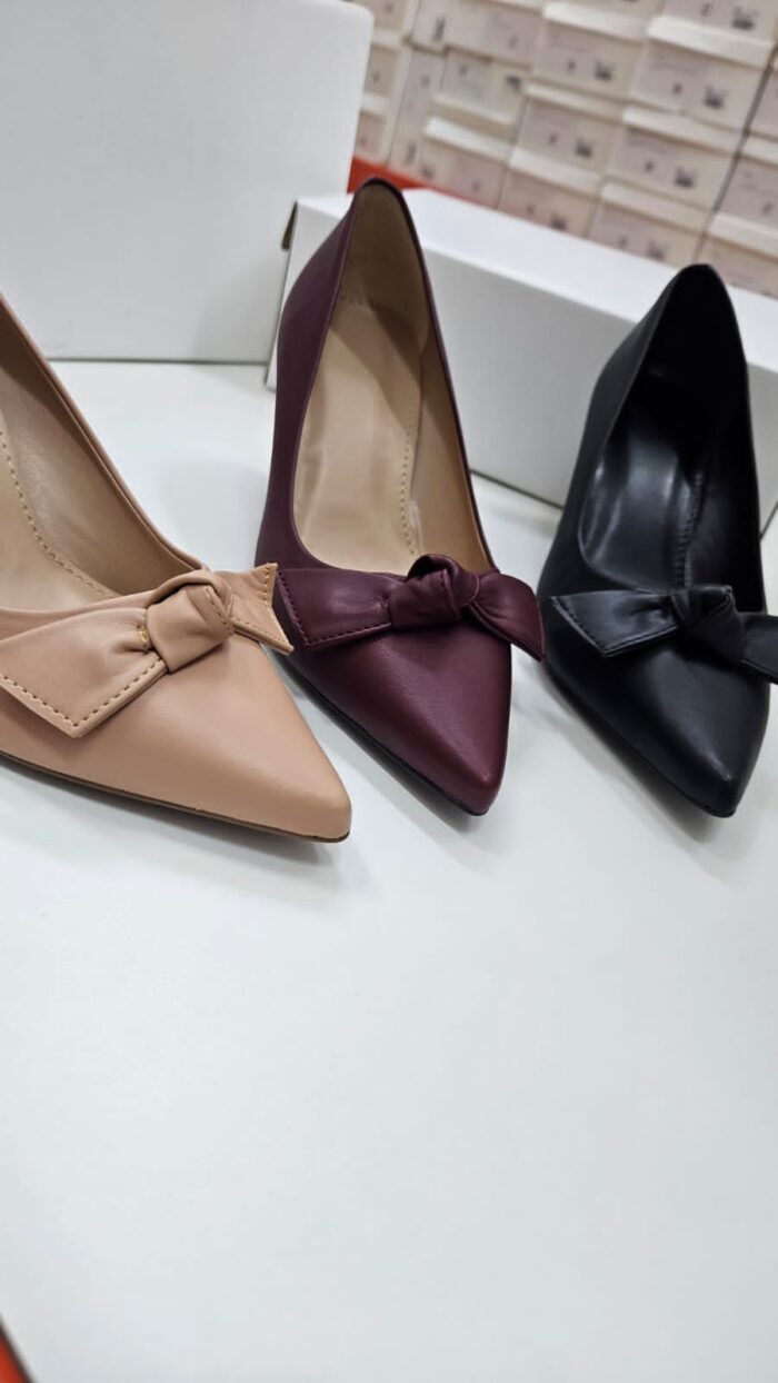 Scarpin laço alto