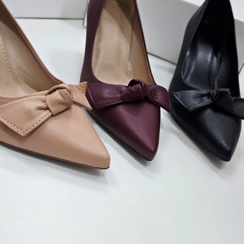 Scarpin laço alto